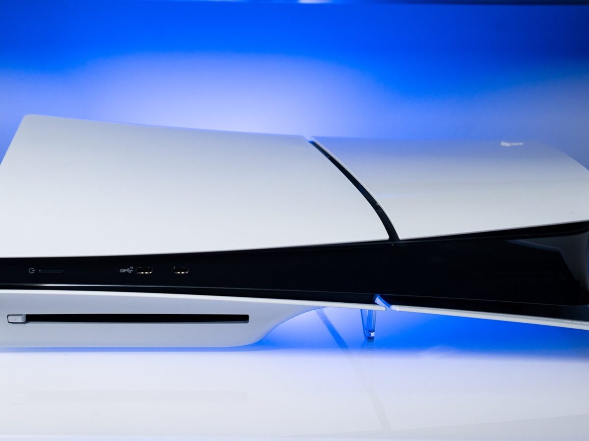 Refurbished PS5 consoles include second controller for an extra $18