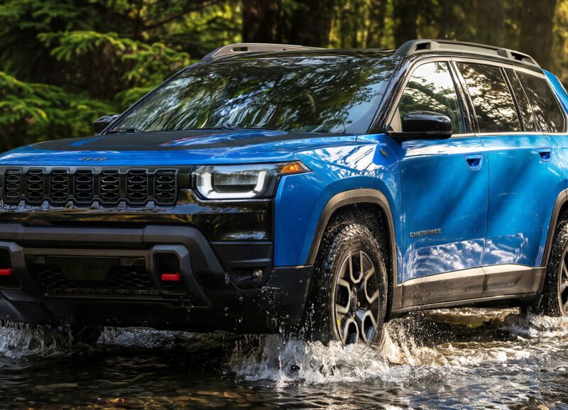 2027 Jeep Cherokee Trailhawk Debuts With A Lift And Real Off-Road Capability