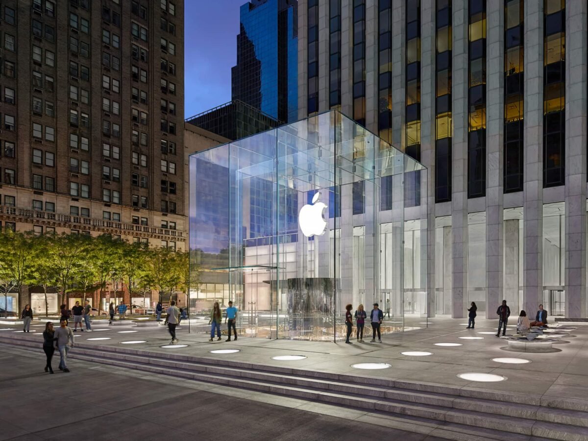 Giant iPhone Duo Installations Spotted at Apple Fifth Avenue