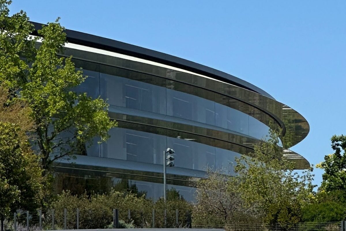 Bank of America says Meta’s Muse highlights a new risk for Apple’s services revenue