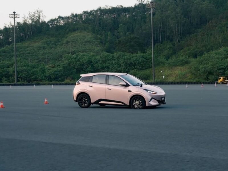 BYD’s $10,000 EV blows a tire at nearly 90 mph — Watch what happens