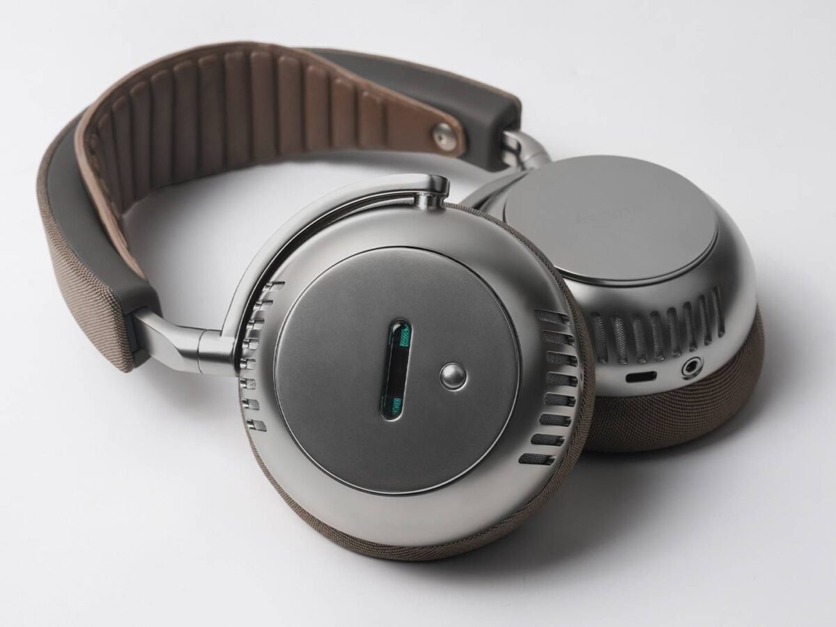 Remember the headphones with a built-in valve amp? They’re back in a new and improved version