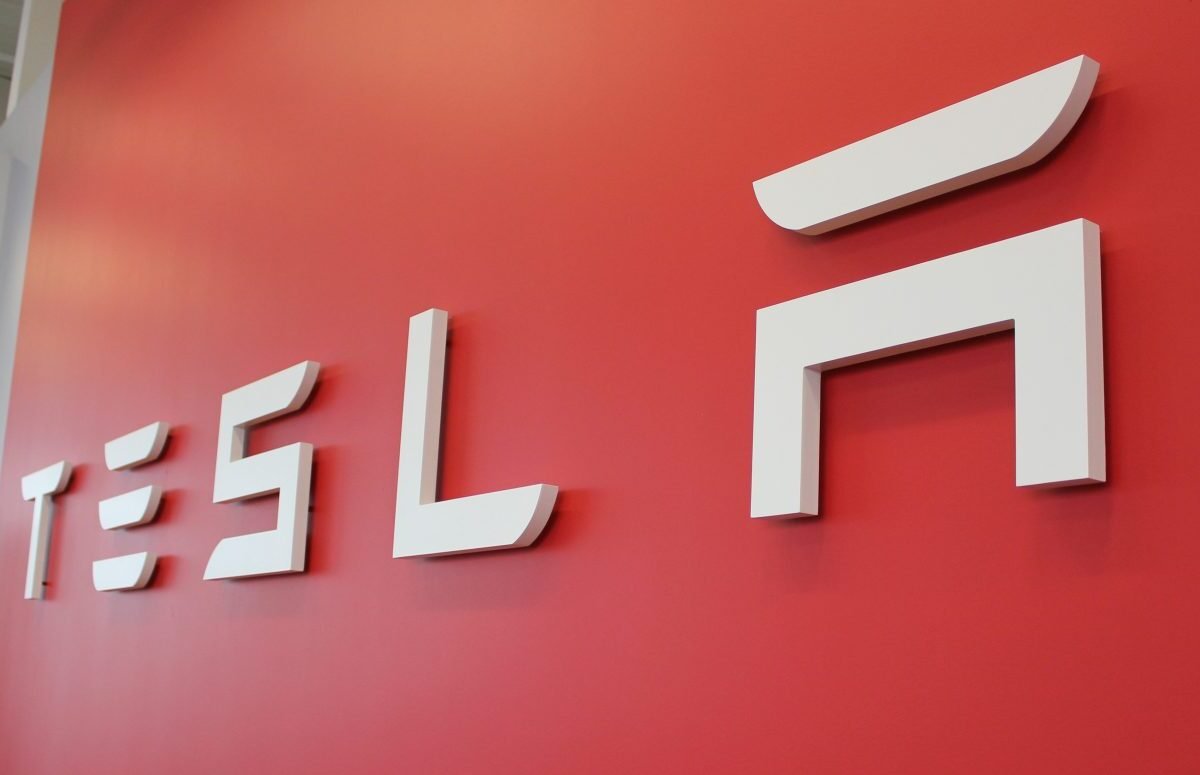Tesla (TSLA) Q3 2026 delivery estimates range from 422,000 to 482,000