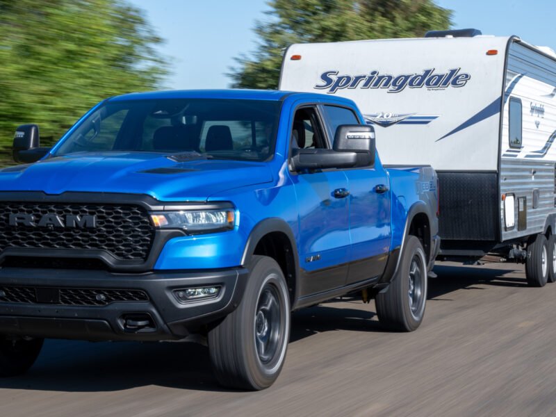 Why Pickup Trucks Are Traditionally Chosen Over SUVs For Big Towing Jobs