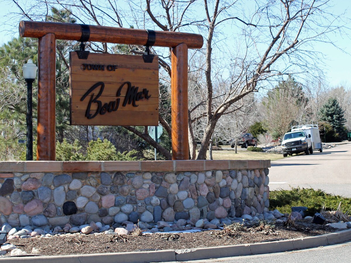 Wealthy Denver Suburb Wants To Gate Its Public Roads Off To Non-Residents