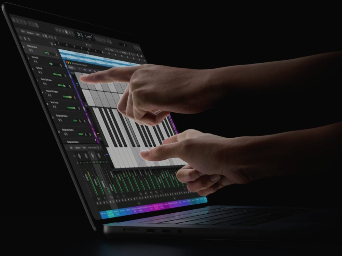 Apple Executives Explain Why the MacBook Pro Finally Has a Touch Screen