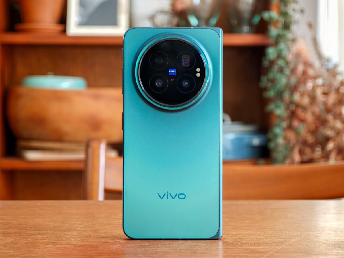 Vivo’s X Fold 6 accidentally feels like a throwback
